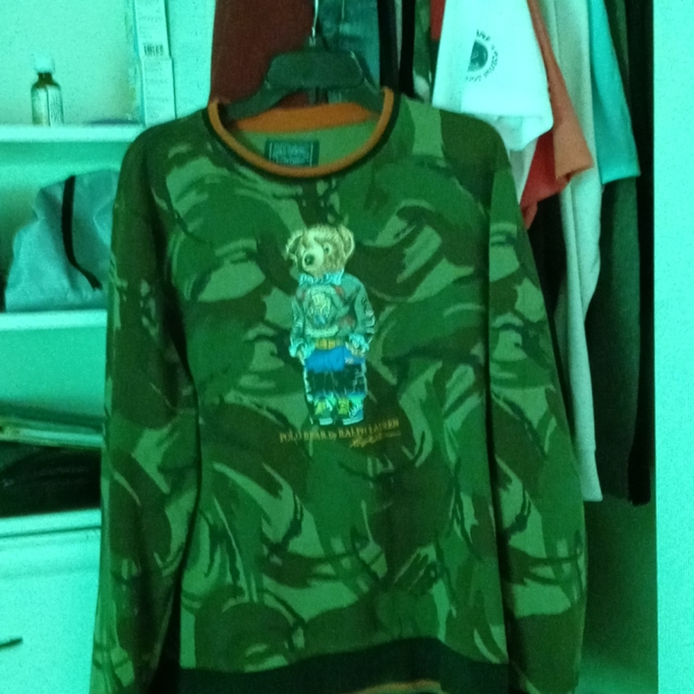 Sweatshirt